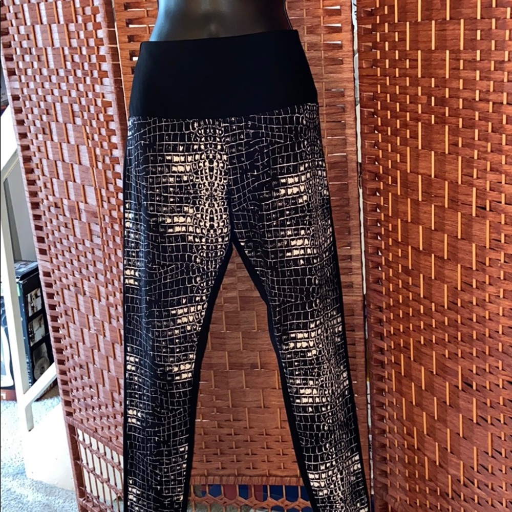 Alligator Print Lysee Leggings!! 💚💚💚